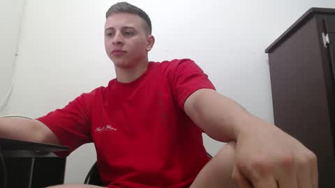 Snapshot of draco_boy2000 chatting on 10.08.25 draco_boy2000 online show from 10.08.25