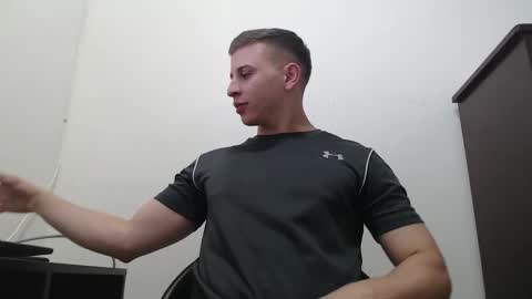 Snapshot of draco_boy2000 chatting on 10.15.25 draco_boy2000 online show from 10.15.25