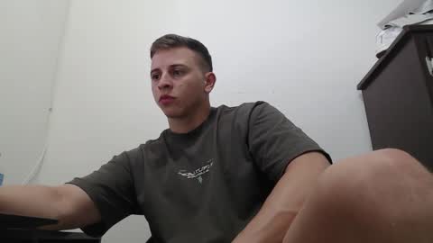 Snapshot of draco_boy2000 chatting on 10.17.25 draco_boy2000 online show from 10.17.25