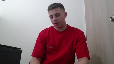 Snapshot of draco_boy2000 chatting on 10.20.25 draco_boy2000 online show from 10.20.25