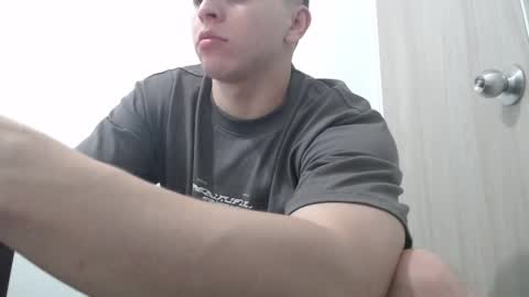 Snapshot of draco_boy2000 chatting on 11.06.25 draco_boy2000 online show from 11.06.25