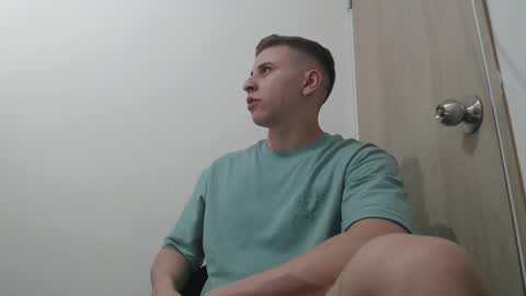 Snapshot of draco_boy2000 chatting on 11.07.25 draco_boy2000 online show from 11.07.25