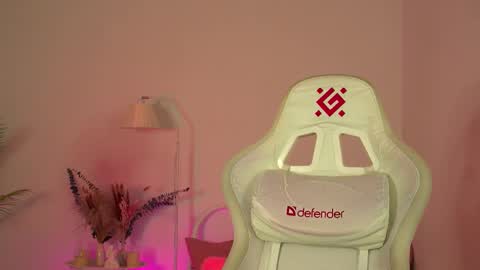 Snapshot of dragon_ink chatting on 09.20.25 Lisbeth Salander online show from 09.20.25