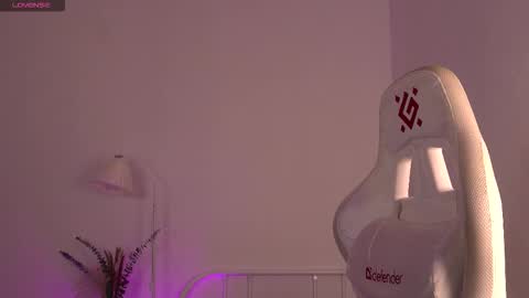 Snapshot of dragon_ink chatting on 10.09.25 Lisbeth Salander online show from 10.09.25