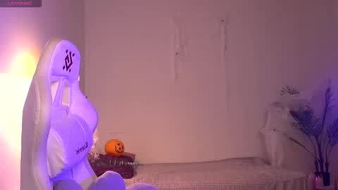 Snapshot of dragon_ink chatting on 11.04.25 Lisbeth Salander online show from 11.04.25