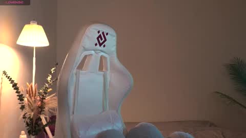 Snapshot of dragon_ink chatting on 11.06.25 Lisbeth Salander online show from 11.06.25