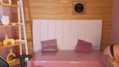 Draviana  online show from 11.25.25