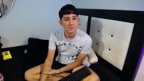 Snapshot of dravith_and_valery chatting on 09.23.25 -- nicolle and jhon -- online show from 09.23.25