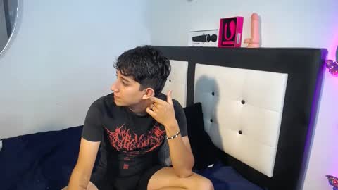 Snapshot of dravith_and_valery chatting on 10.03.25 -- nicolle and jhon -- online show from 10.03.25