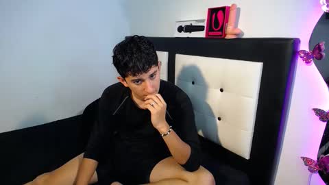 Snapshot of dravith_and_valery chatting on 10.06.25 -- nicolle and jhon -- online show from 10.06.25