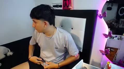 Snapshot of dravith_and_valery chatting on 10.11.25 -- nicolle and jhon -- online show from 10.11.25