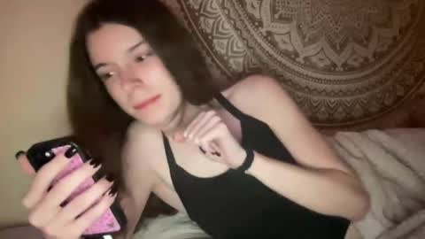 Snapshot of dream1girl_ chatting on 11.20.25 ur dream girl online show from 11.20.25