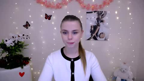 Snapshot of dream_mari chatting on 02.18.26 Mari online show from 02.18.26