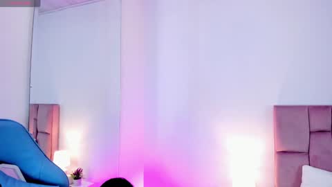 Snapshot of dream_vibes chatting on 12.28.24 Alina online show from 12.28.24