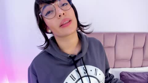 Snapshot of dream_vibes chatting on 01.07.25 Alina online show from 01.07.25