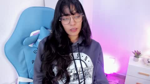 Snapshot of dream_vibes chatting on 01.07.25 Alina online show from 01.07.25