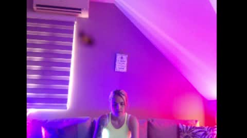 Snapshot of dreamcatcherfantasy chatting on 05.26.26 A girl online show from 05.26.26