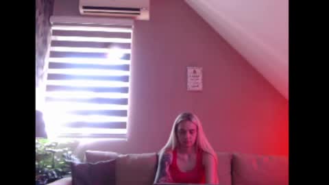 Snapshot of dreamcatcherfantasy chatting on 06.26.26 A girl online show from 06.26.26