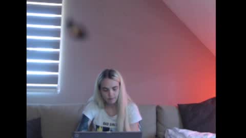 Snapshot of dreamcatcherfantasy chatting on 07.14.26 A girl online show from 07.14.26