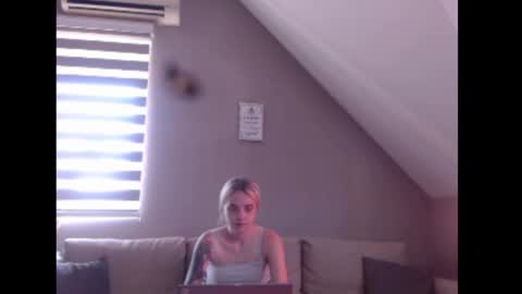 Snapshot of dreamcatcherfantasy chatting on 07.17.26 A girl online show from 07.17.26