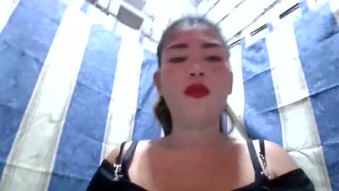 Snapshot of dreamer_17 chatting on 10.04.25 Maui online show from 10.04.25