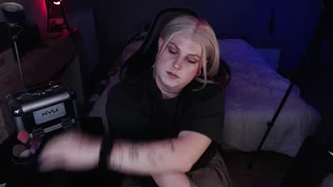 Snapshot of dreamerangelbabe chatting on 11.27.25 Angel online show from 11.27.25