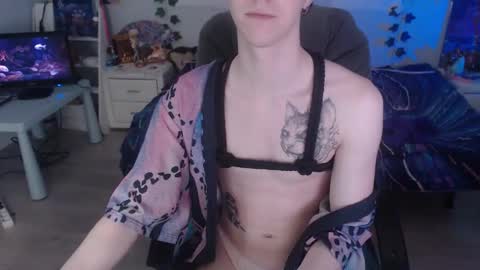 Snapshot of dreammaker_ chatting on 10.08.25 Yukichi online show from 10.08.25