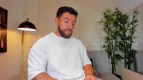 Snapshot of dreammr1 chatting on 01.18.25 cris online show from 01.18.25