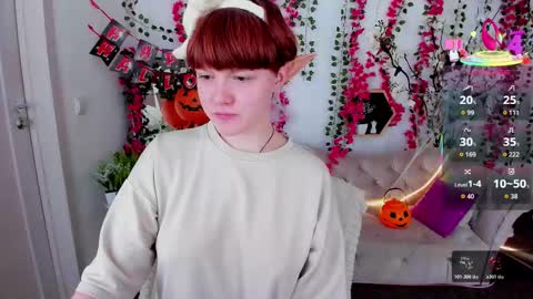 Snapshot of dreammyluna chatting on 10.26.25 Luna online show from 10.26.25