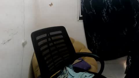 Snapshot of dreamy_wetpussy chatting on 06.22.26 BEAUTY online show from 06.22.26