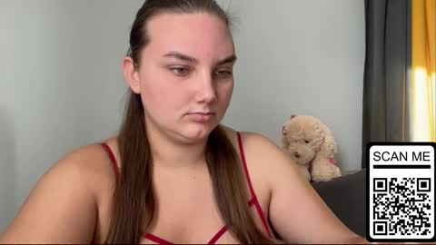 Snapshot of dreamyblushfairy chatting on 09.26.25 Mila online show from 09.26.25