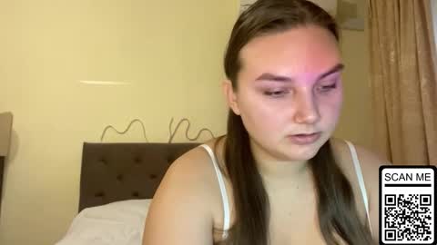 Snapshot of dreamyblushfairy chatting on 10.04.25 Mila online show from 10.04.25