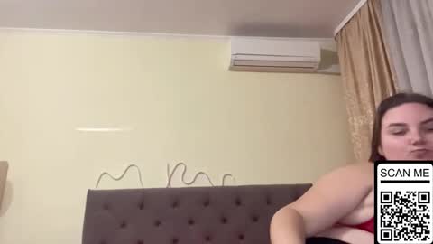 Snapshot of dreamyblushfairy chatting on 10.21.25 Mila online show from 10.21.25