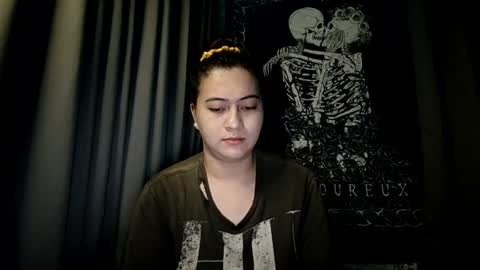 Snapshot of dreamycreamyst chatting on 12.27.24 dreamycreamyst online show from 12.27.24