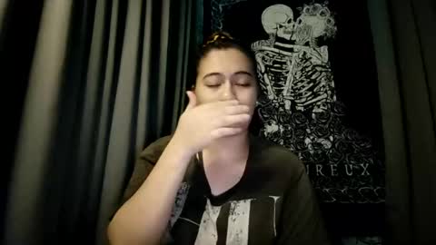 Snapshot of dreamycreamyst chatting on 12.28.24 dreamycreamyst online show from 12.28.24