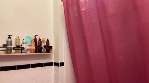 Snapshot of dreamyriri chatting on 12.10.24 RIRI OR DREAMY online show from 12.10.24