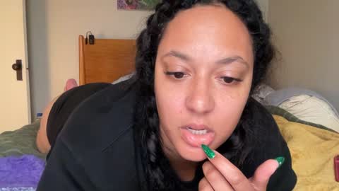 Snapshot of dreamyriri chatting on 12.22.24 RIRI OR DREAMY online show from 12.22.24