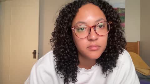 Snapshot of dreamyriri chatting on 01.01.25 RIRI OR DREAMY online show from 01.01.25