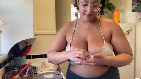 Snapshot of dreamyriri chatting on 01.07.25 RIRI OR DREAMY online show from 01.07.25