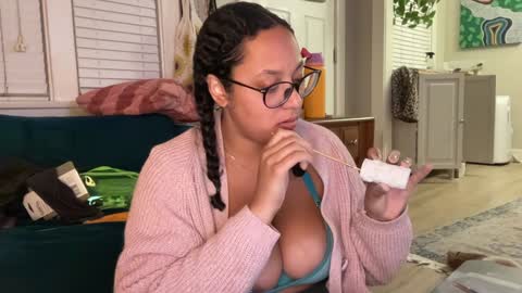 Snapshot of dreamyriri chatting on 01.23.25 RIRI OR DREAMY online show from 01.23.25