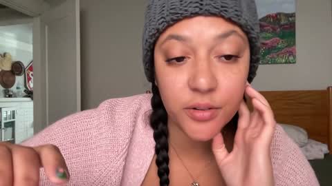 Snapshot of dreamyriri chatting on 01.25.25 RIRI OR DREAMY online show from 01.25.25