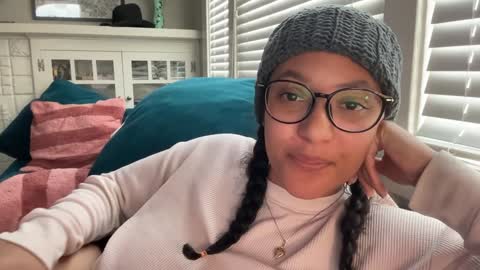 Snapshot of dreamyriri chatting on 01.25.25 RIRI OR DREAMY online show from 01.25.25