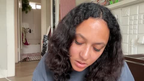 Snapshot of dreamyriri chatting on 01.27.25 RIRI OR DREAMY online show from 01.27.25