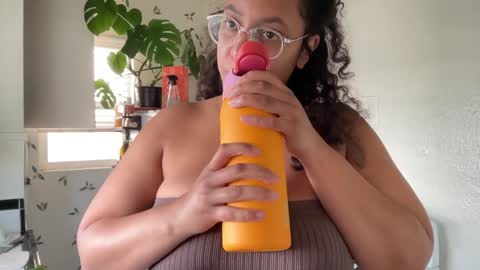 Snapshot of dreamyriri chatting on 01.31.25 RIRI OR DREAMY online show from 01.31.25