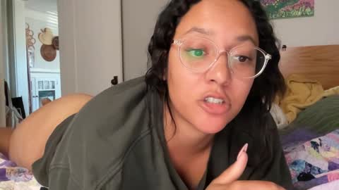 Snapshot of dreamyriri chatting on 02.05.25 RIRI OR DREAMY online show from 02.05.25