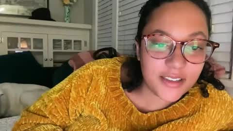 Snapshot of dreamyriri chatting on 02.10.25 RIRI OR DREAMY online show from 02.10.25