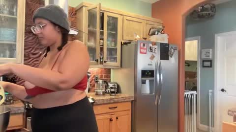 Snapshot of dreamyriri chatting on 02.14.25 RIRI OR DREAMY online show from 02.14.25