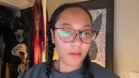 Snapshot of dreamyriri chatting on 02.19.25 RIRI OR DREAMY online show from 02.19.25