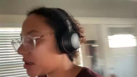 Snapshot of dreamyriri chatting on 02.25.25 RIRI OR DREAMY online show from 02.25.25