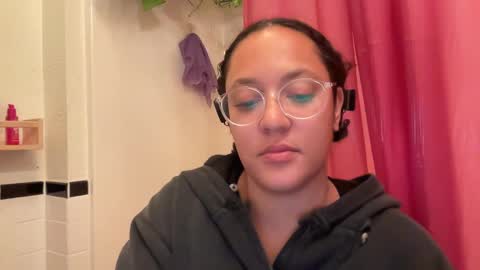 Snapshot of dreamyriri chatting on 02.27.25 RIRI OR DREAMY online show from 02.27.25